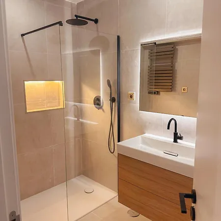 1-Bedroom Sea View Apartment With Private Balcony Costa Da Caparica, Just 5 Minutes From The Beach Costa da Caparica